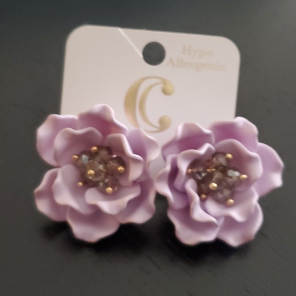 🆕️ Flower Earrings - Picture 1 of 7